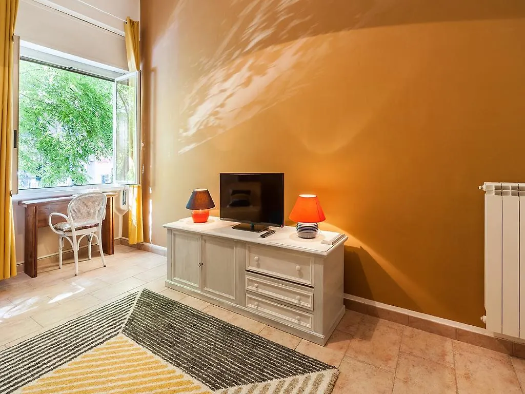 Piazza Tuscolo Hotel Rome Apartment
